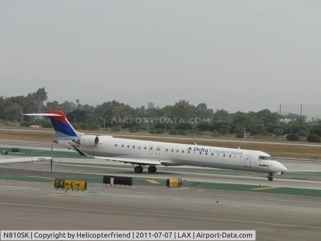 N810SK, 2006 Bombardier CRJ-900ER (CL-600-2D24) C/N 15093, Taxiing to runway 24L