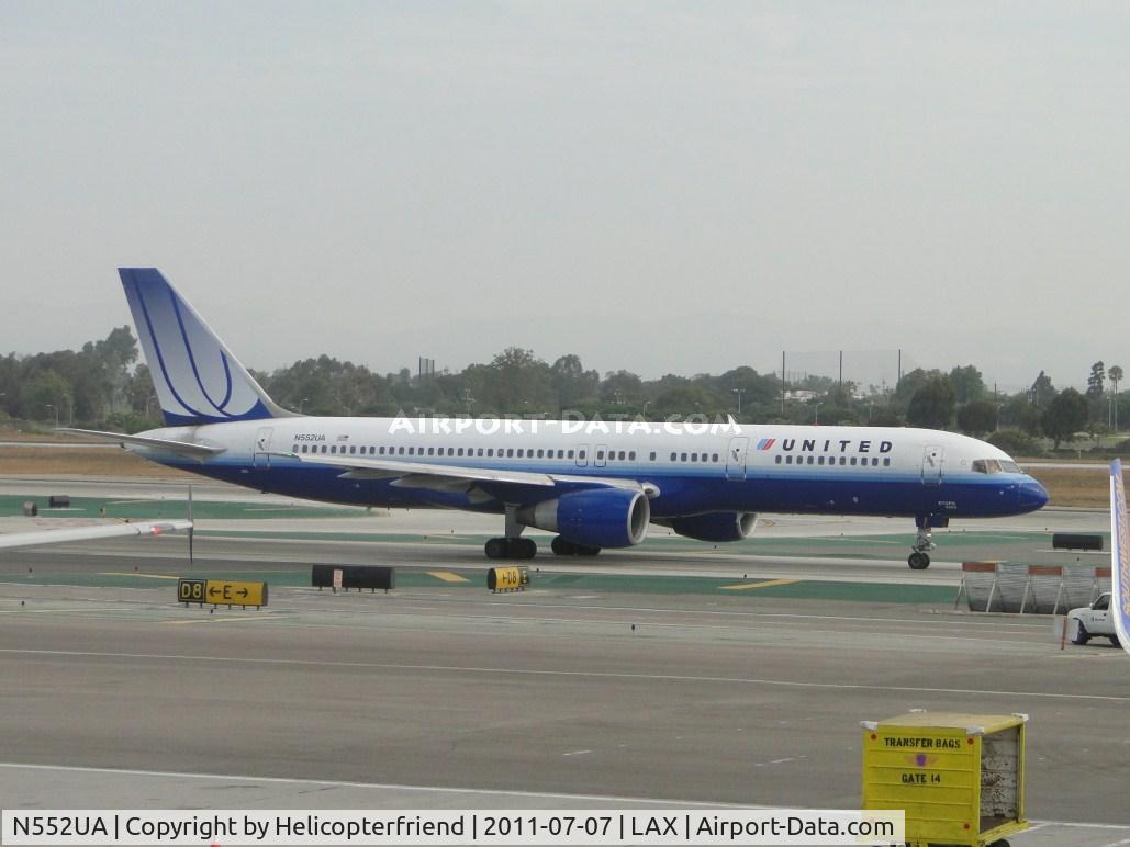 N552UA, 1992 Boeing 757-222 C/N 26641, Taxiing to runway 24L