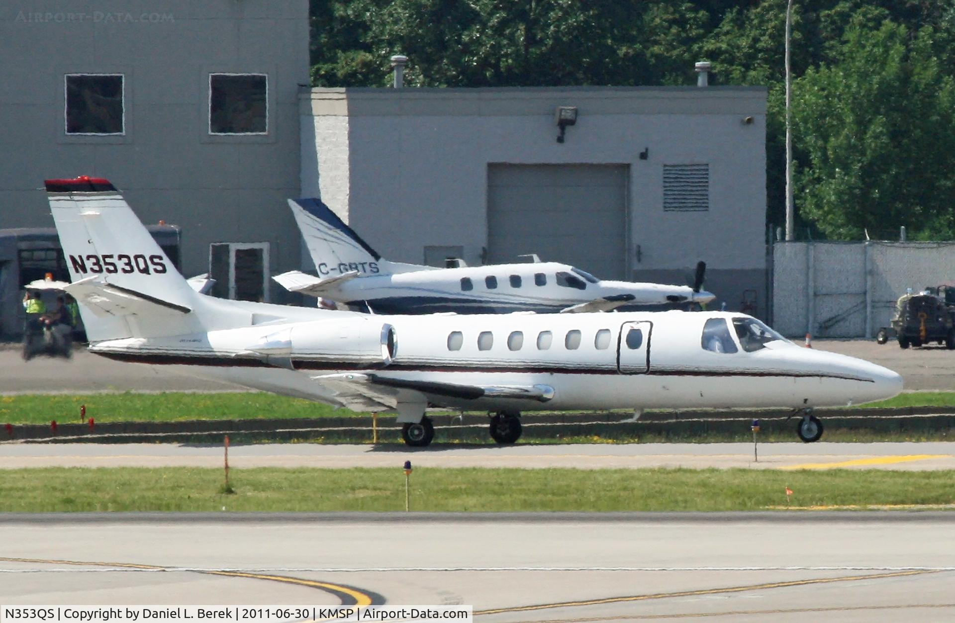 N353QS, 1999 Cessna 560 Citation Ultra C/N 560-0530, Taxying past the GA ramp at MSP