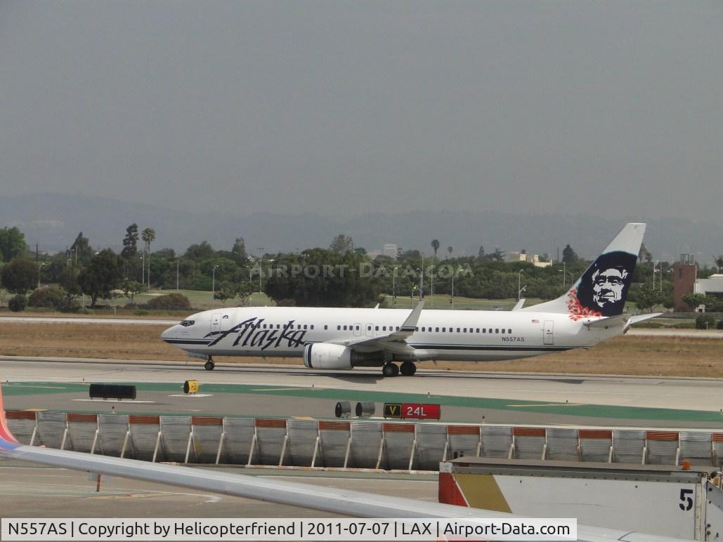 N557AS, 2006 Boeing 737-890 C/N 35176, Dropped off passengers, loaded with more and is now departing westbound on runway 24L