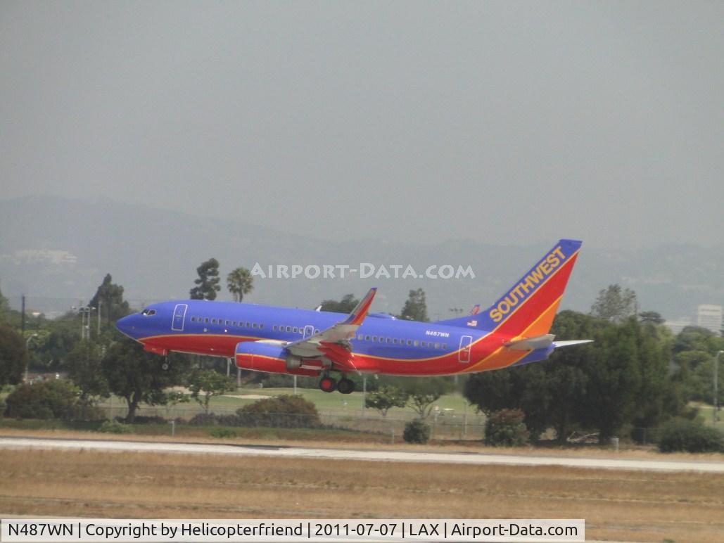 N487WN, 2004 Boeing 737-7H4 C/N 33854, Landing on runway 24R