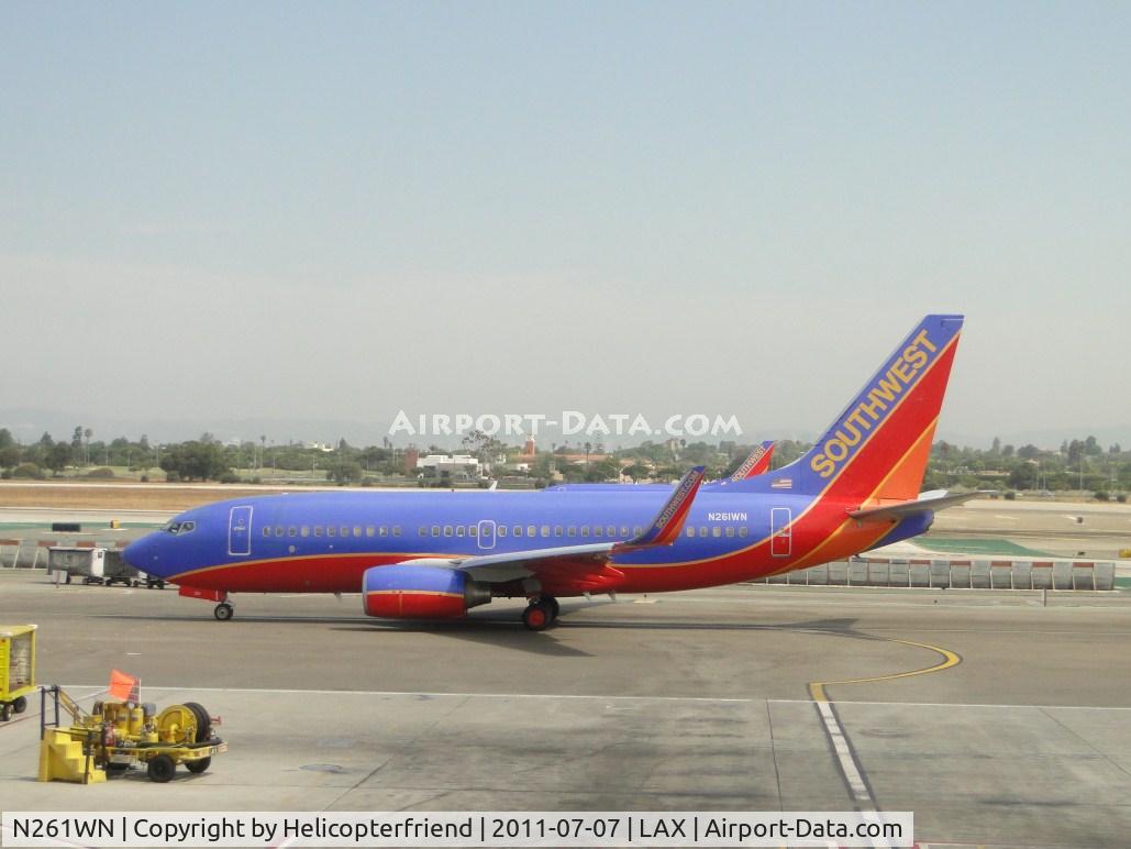 N261WN, 2006 Boeing 737-7H4 C/N 32517, Taxiing to runway 24L