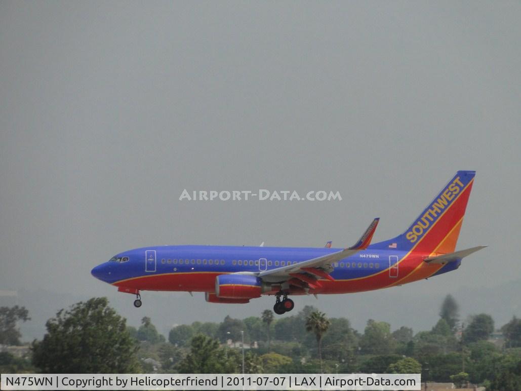 N475WN, 2004 Boeing 737-7H4 C/N 32474, On final for landing on runway 24R