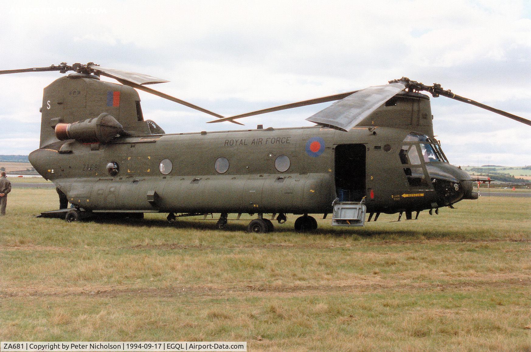 ZA681, 1981 Boeing Vertol Chinook HC.2 C/N M/A012/B-830/M7002, Chinook HC.2 of 7 Squadron on display at the 1994 RAF Leuchars Airshow.