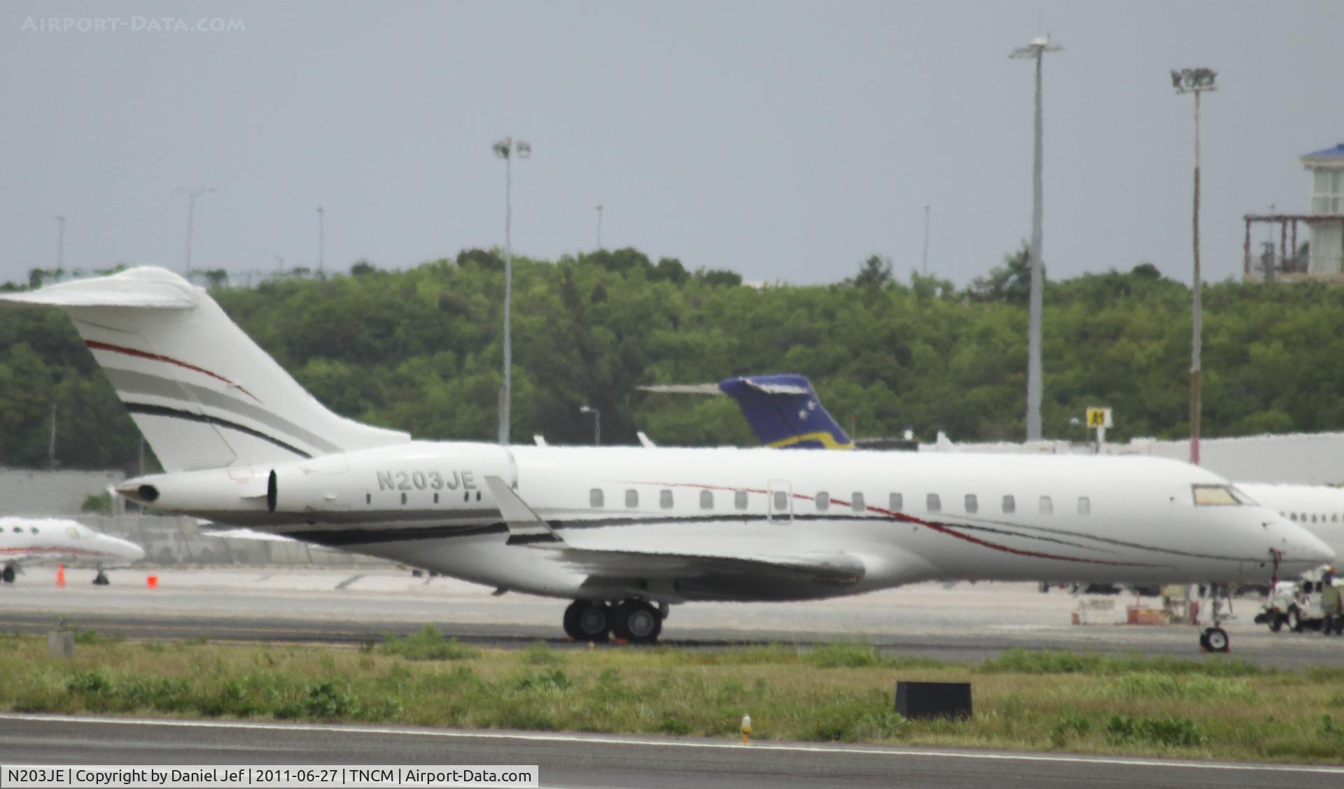 N203JE, 1999 Bombardier BD-700-1A11 Global 5000 C/N 9019, N203JE park at TNCM