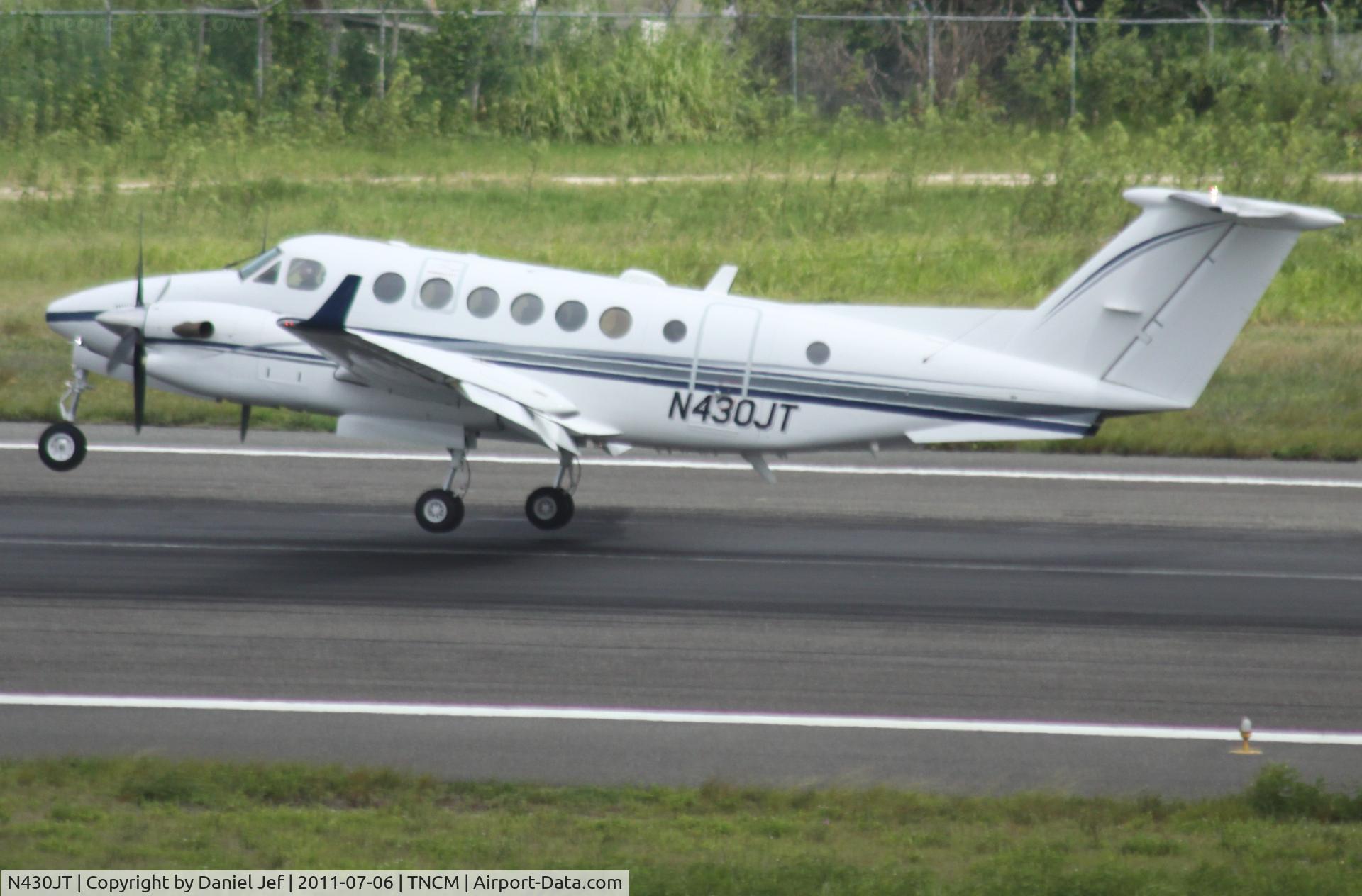 N430JT, 1991 Beech B300C King Air C/N FM-3, N430JT landing at TNCM