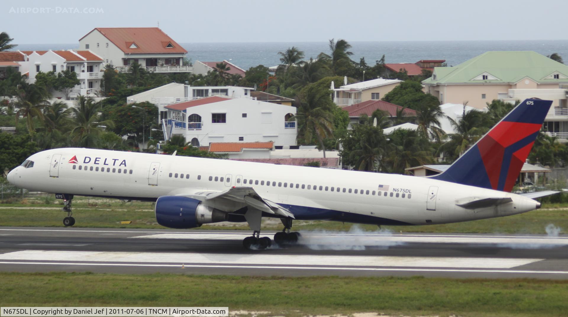N675DL, 1992 Boeing 757-232 C/N 25980, Delta N675DL landing at TNCM