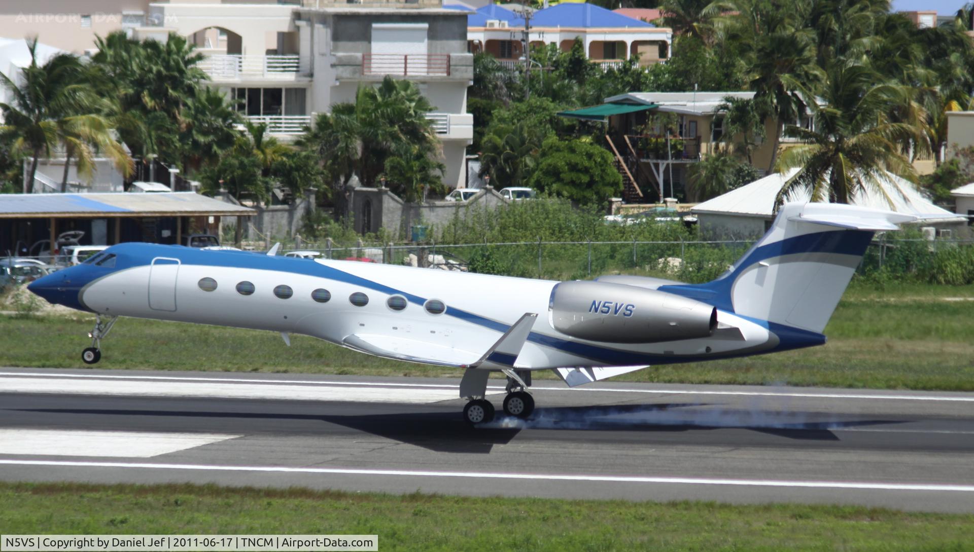 N5VS, 2005 Gulfstream Aerospace GV-SP (G550) C/N 5088, N5VS landing at TNCM