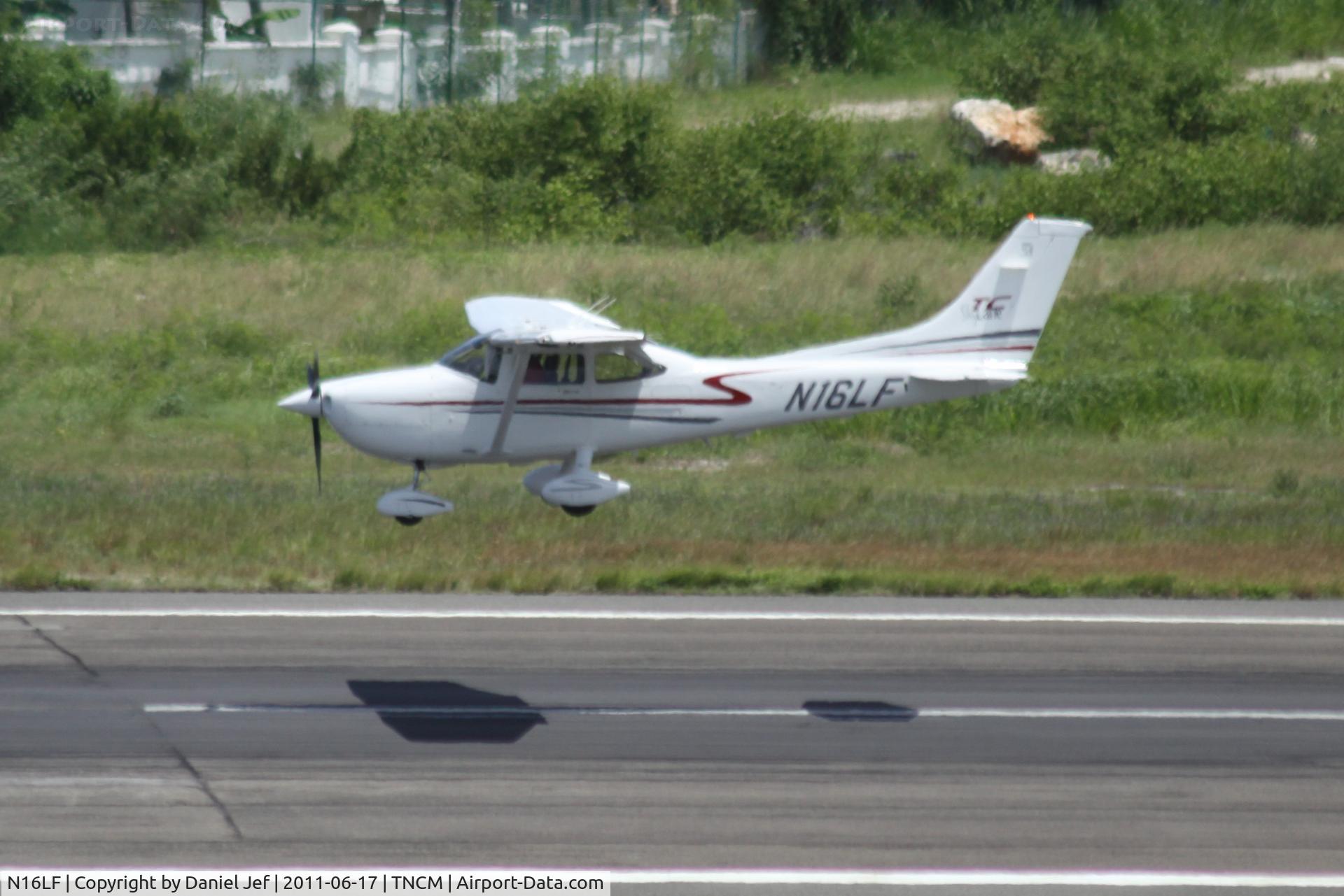 N16LF, 2001 Cessna T182T Turbo Skylane C/N T18208041, N16LF landing at TNCM