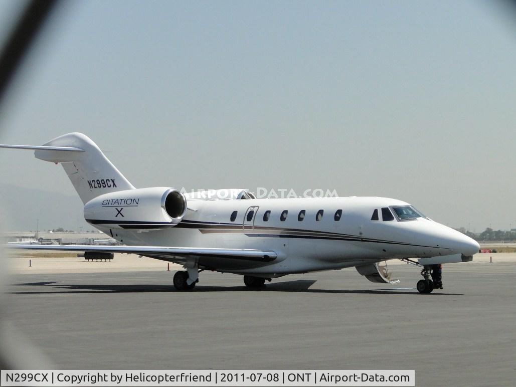 N299CX, 2009 Cessna 750 Citation X C/N 750-0299, Just pulled into the parking area and is shutting down