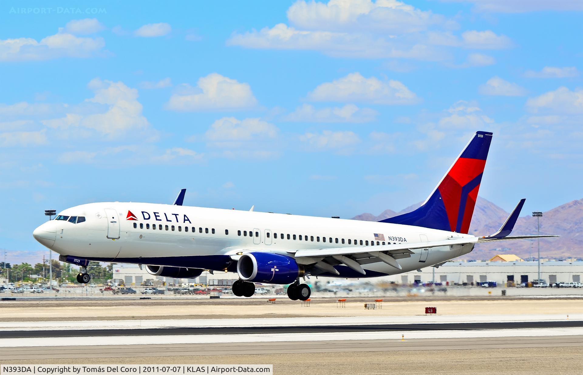 N393DA, 2000 Boeing 737-832 C/N 30377, N393DA Delta Air Lines 2000 Boeing 737-832 C/N 30377

Las Vegas - McCarran International (LAS / KLAS)
USA - Nevada, July 07, 2011
Photo: Tomás Del Coro
