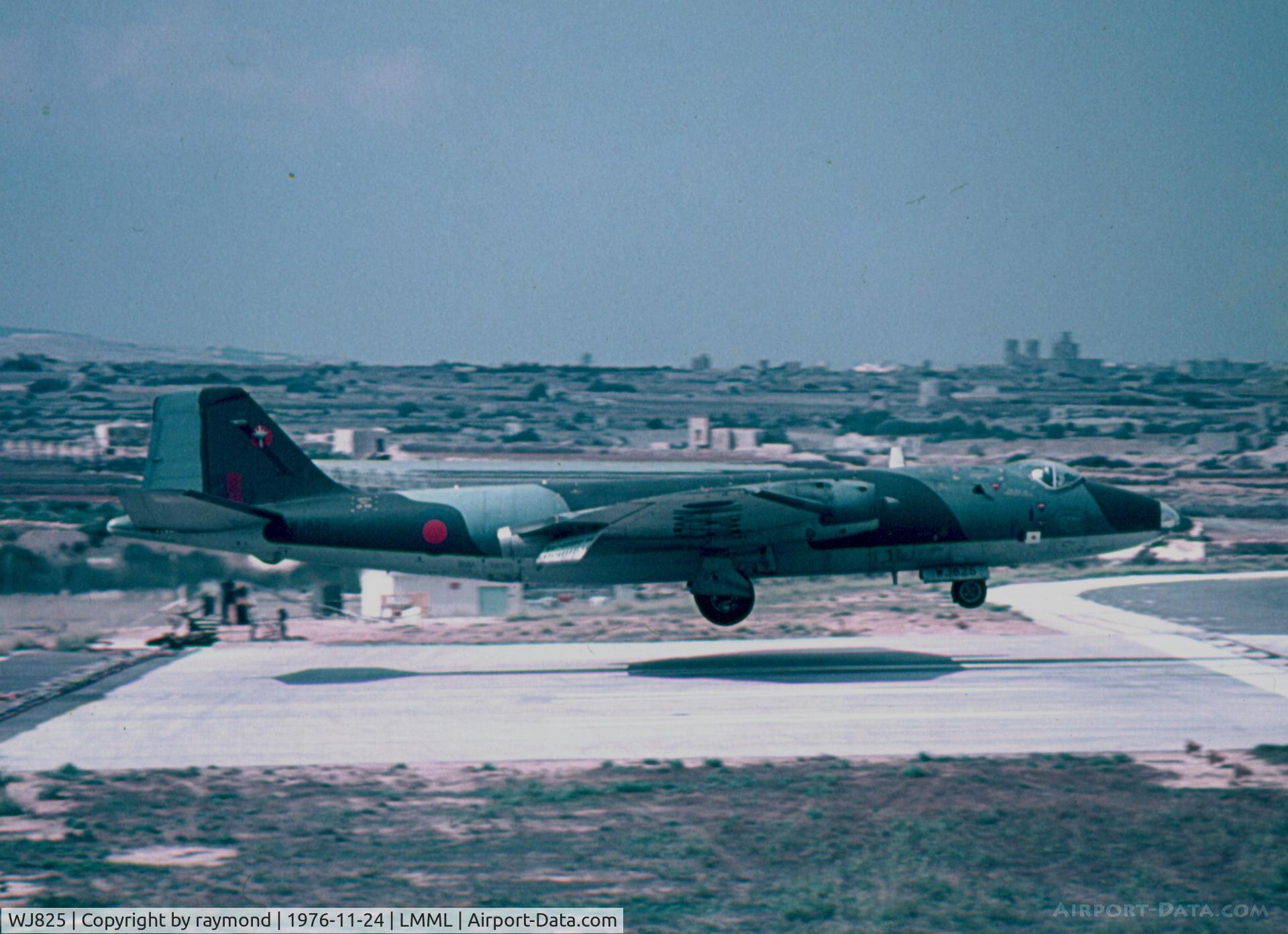 WJ825, 1954 English Electric Canberra PR.7 C/N 71444, Canberra PR7 WJ825 13Sqd Royal Air Force