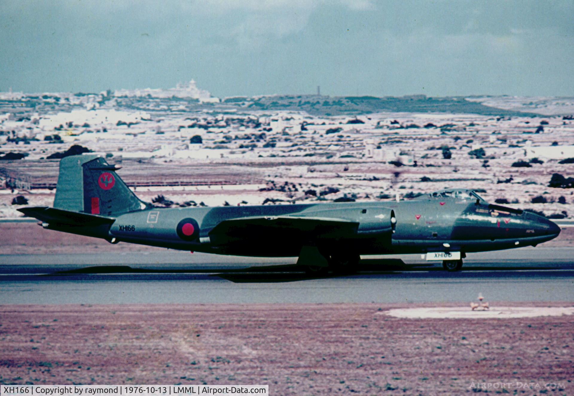 XH166, 1960 English Electric Canberra PR.9 C/N SH1730, Canberra PR9 XH166 39Sqd RAF
