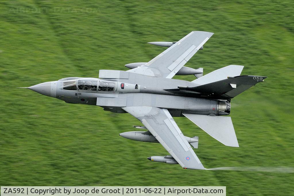 ZA592, 1982 Panavia Tornado GR.4 C/N 105/BS035/3056, 9 Sq Tornado with operation Herrick mission markings