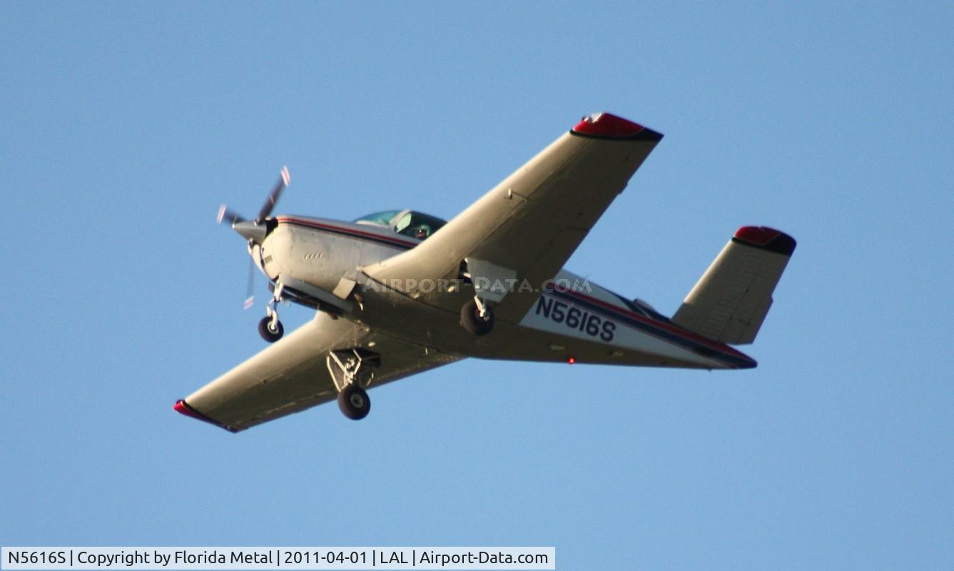 N5616S, 1966 Beech V35 Bonanza C/N D-8158, Beech V35