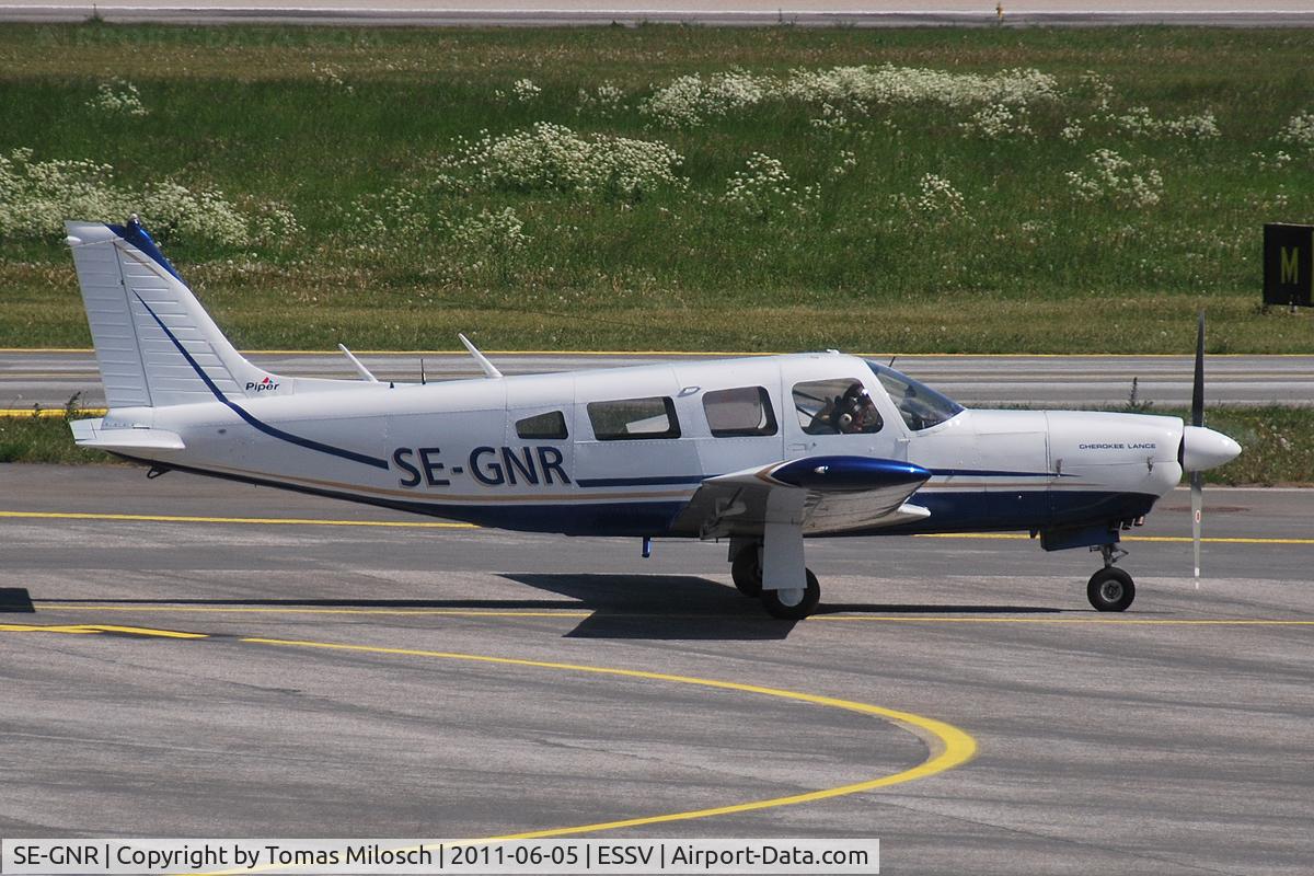 SE-GNR, Piper PA-32R-300 Cherokee Lance Cherokee Lance C/N 32R-7680252, 