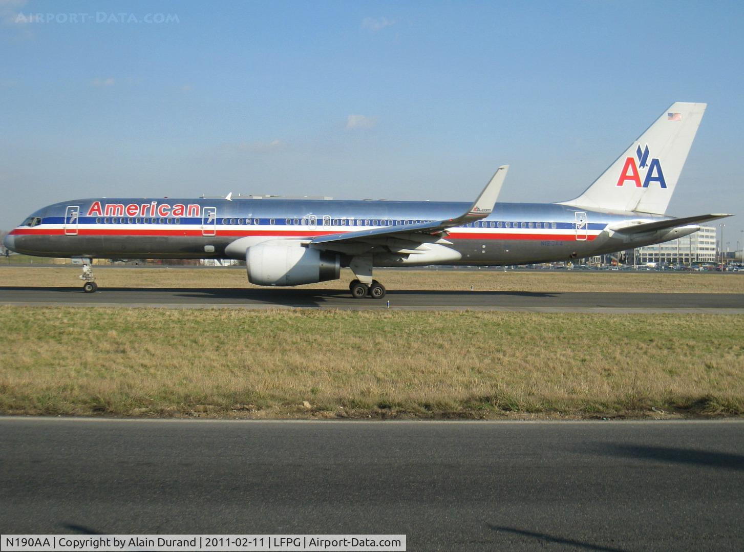 N190AA, 2001 Boeing 757-223 C/N 32384, Winglets were added on c/n 973 in 04/2007.