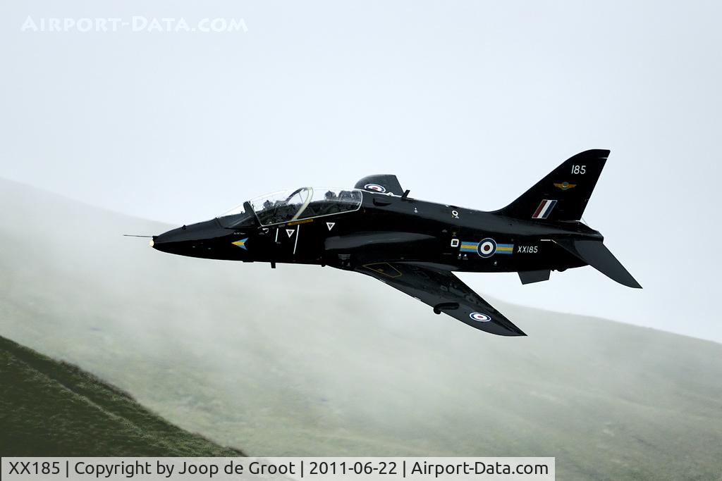 XX185, 1977 Hawker Siddeley Hawk T.1 C/N 032/312032, low level in de Nachynlleth loop area