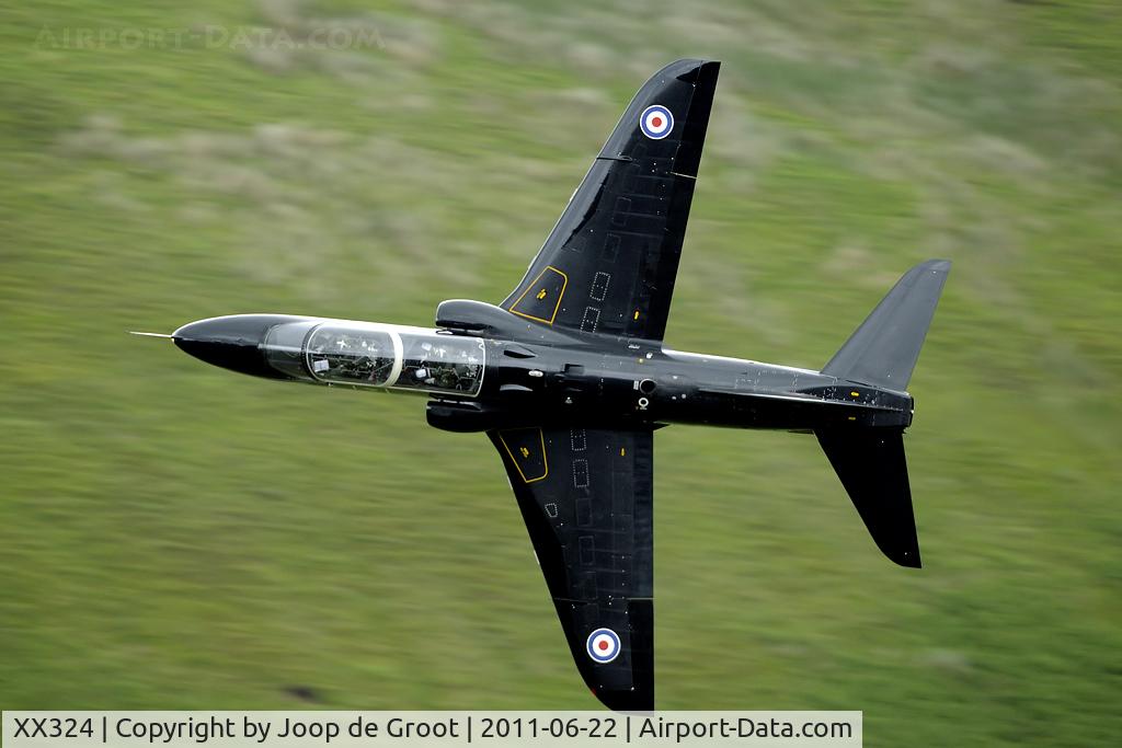 XX324, 1980 Hawker Siddeley Hawk T.1A C/N 168/312149, low level in the Machynlleth loop