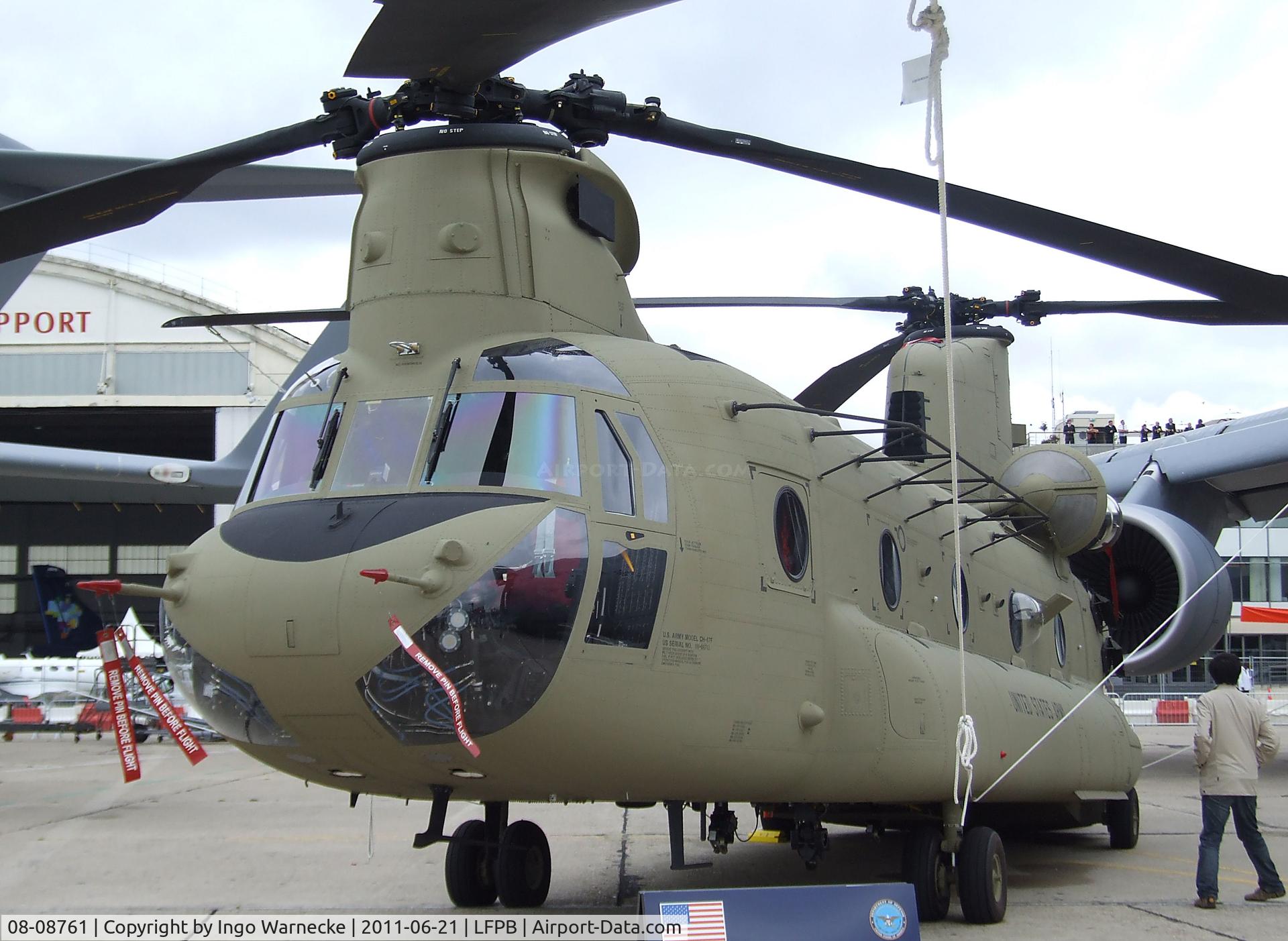 08-08761, 2008 Boeing CH-47F Chinook C/N M8761, Boeing CH-47F Chinook of the US Army at the Aerosalon 2011, Paris