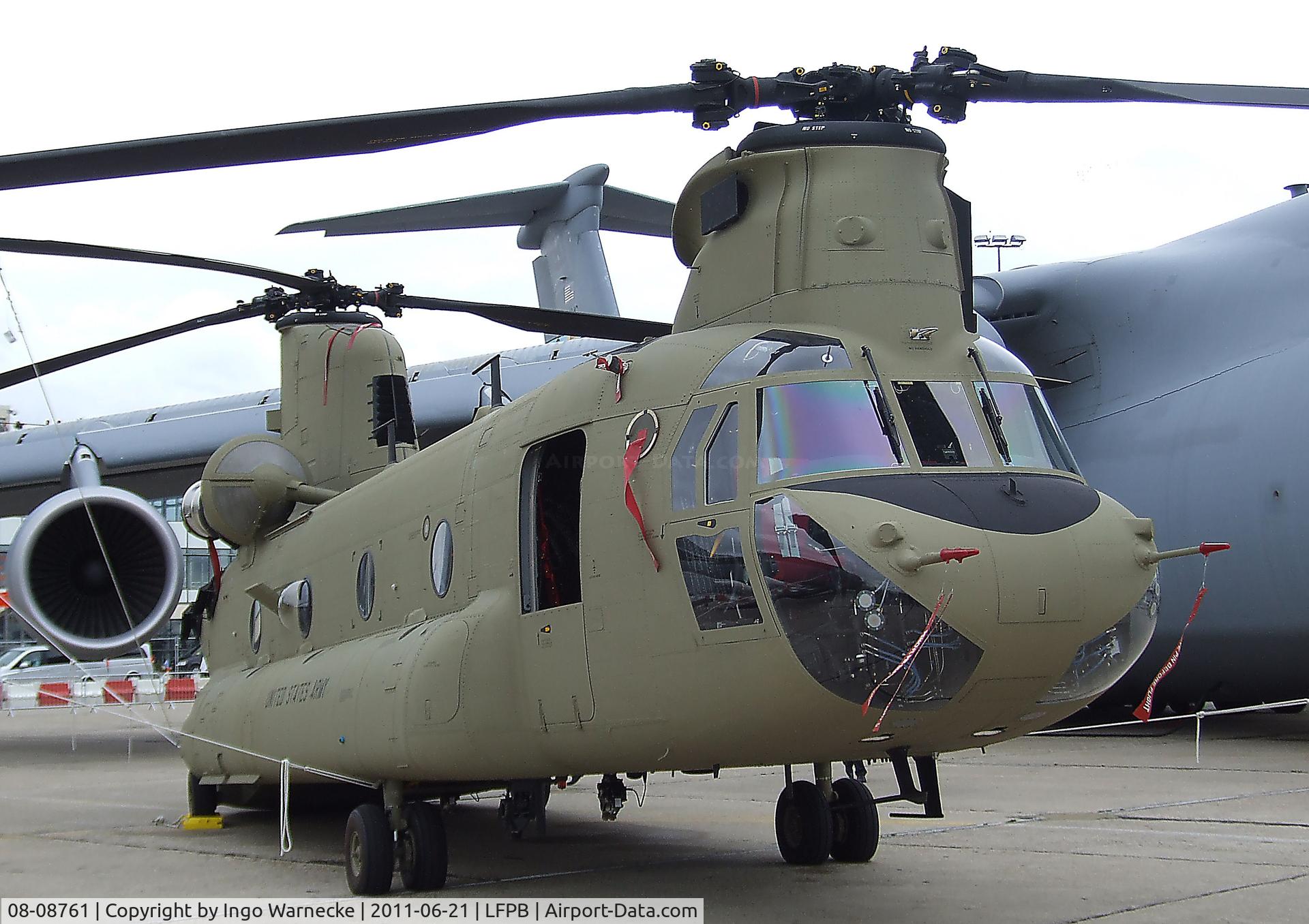 08-08761, 2008 Boeing CH-47F Chinook C/N M8761, Boeing CH-47F Chinook of the US Army at the Aerosalon 2011, Paris