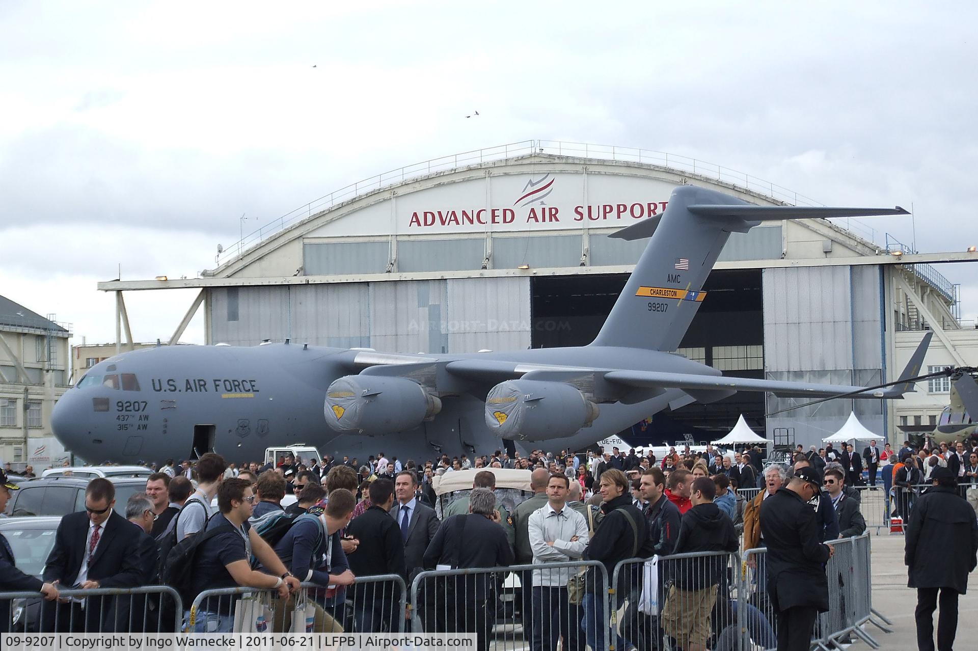 09-9207, 2011 Boeing C-17A Globemaster III C/N P-207, Boeing C-17A Globemaster III of the USAF at the Aerosalon 2011, Paris
