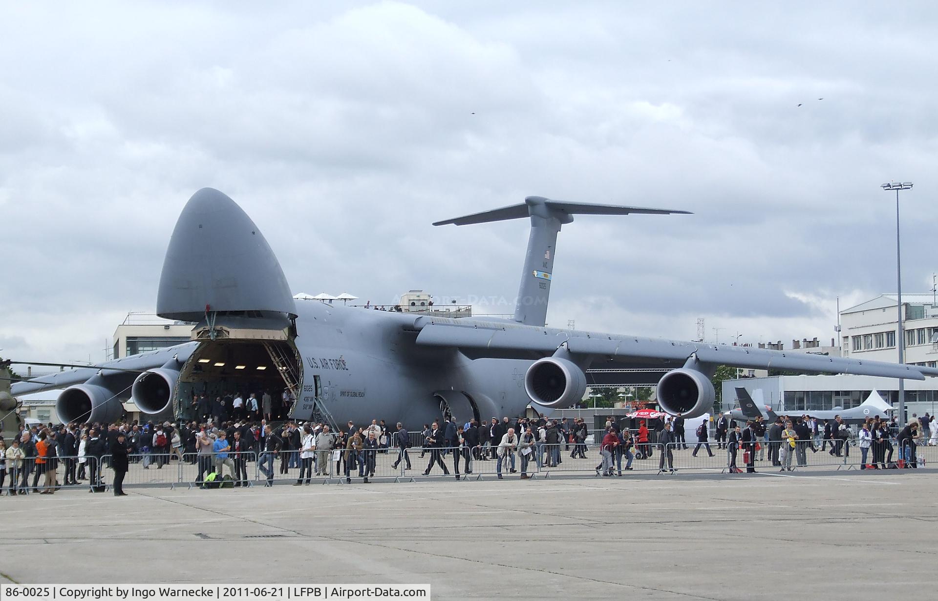 86-0025, 2009 Lockheed C-5M Super Galaxy C/N 500-0056, Lockheed C-5M Super Galaxy of the USAF at the Aerosalon 2011, Paris
