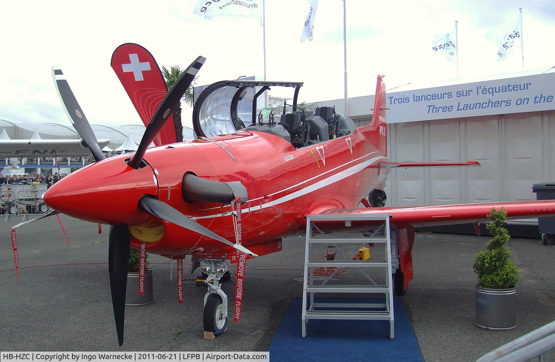 HB-HZC, 2005 Pilatus PC-21 C/N 101, Pilatus PC.21 at the Aerosalon 2011, Paris