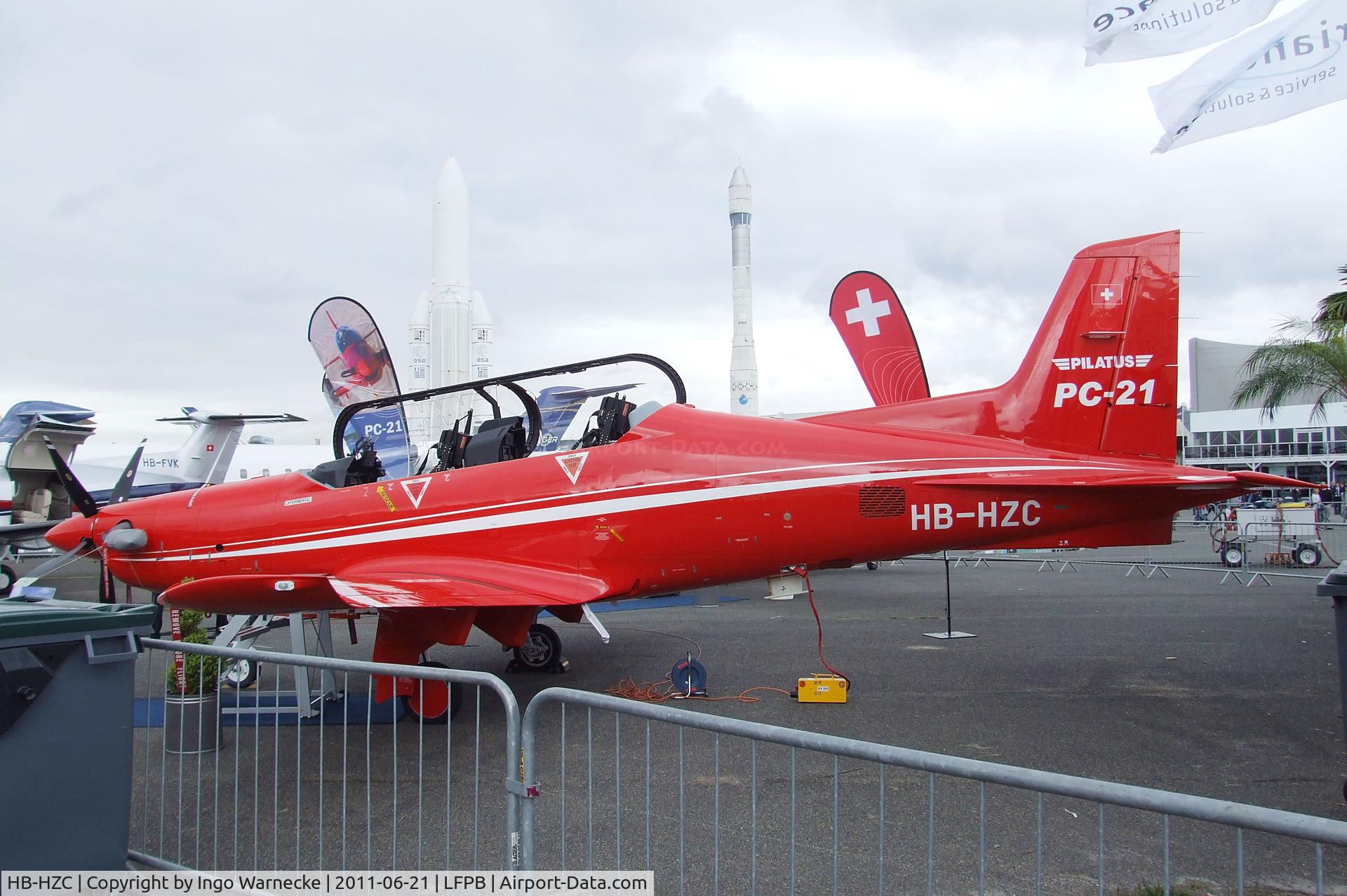 HB-HZC, 2005 Pilatus PC-21 C/N 101, Pilatus PC.21 at the Aerosalon 2011, Paris