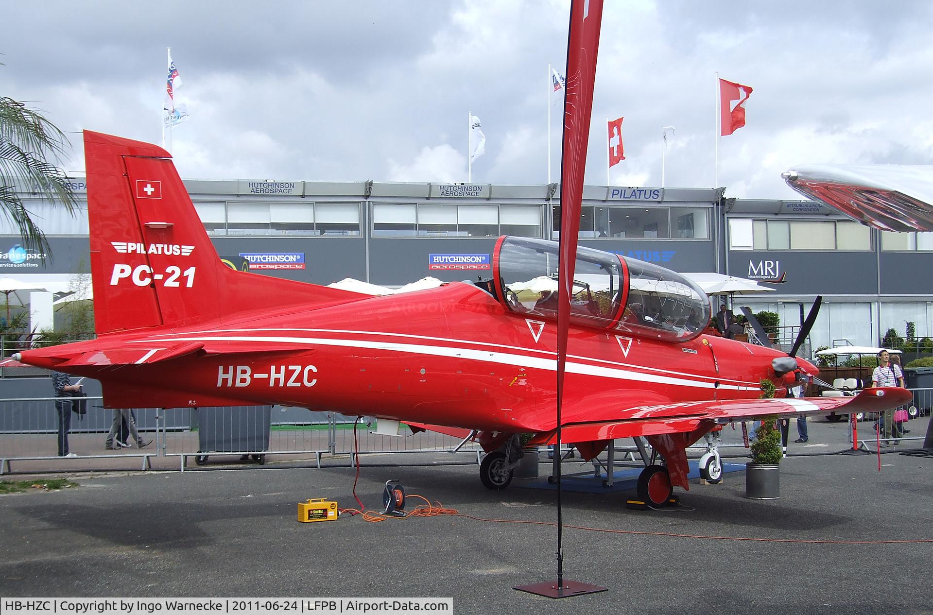 HB-HZC, 2005 Pilatus PC-21 C/N 101, Pilatus PC.21 at the Aerosalon 2011, Paris