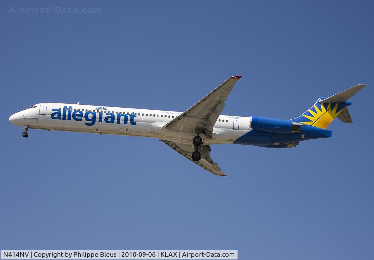 N414NV, 1989 McDonnell Douglas MD-88 C/N 49766, Not that frequent during the last years. Short final rwy 24R.