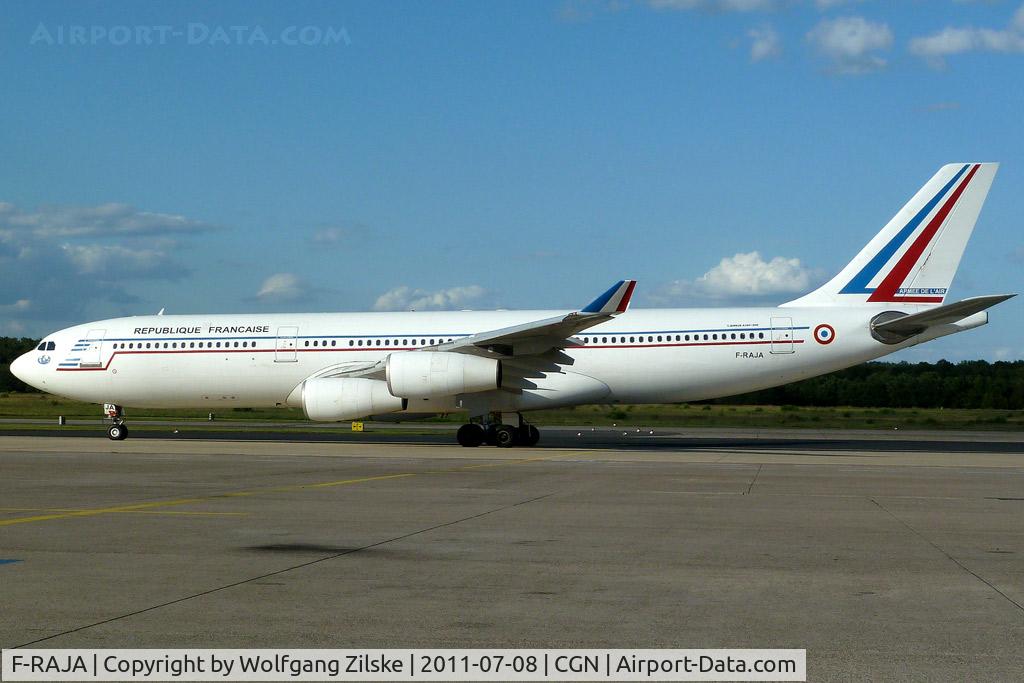 F-RAJA, 1995 Airbus A340-212 C/N 075, visitor