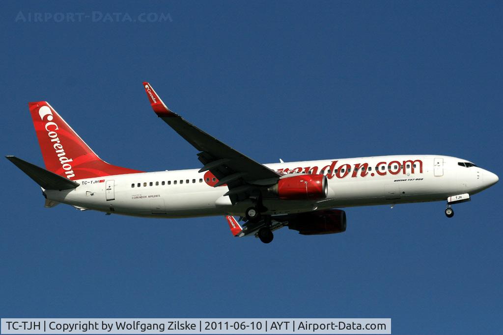 TC-TJH, 1999 Boeing 737-86J C/N 29121, visitor