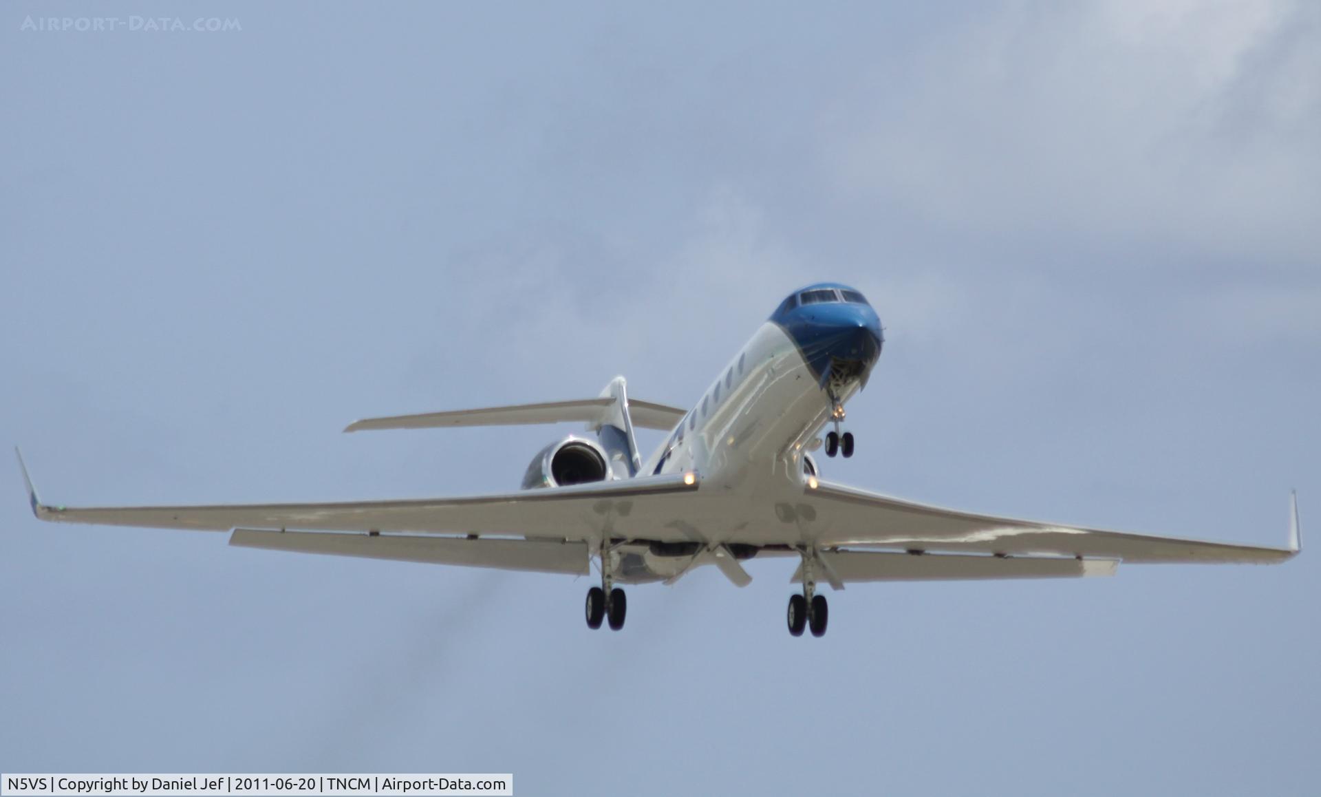 N5VS, 2005 Gulfstream Aerospace GV-SP (G550) C/N 5088, Departing