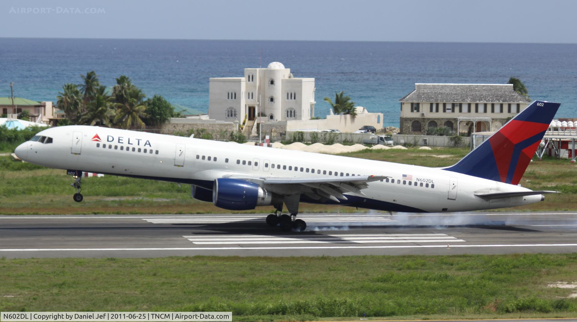 N602DL, 1984 Boeing 757-232 C/N 22809, Delta landing at TNCM