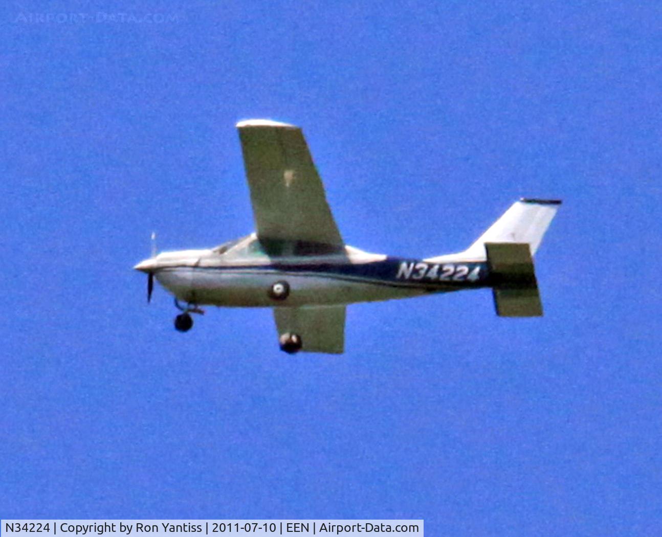 N34224, 1972 Cessna 177B Cardinal C/N 17701716, Heading North, East of Keene, NH