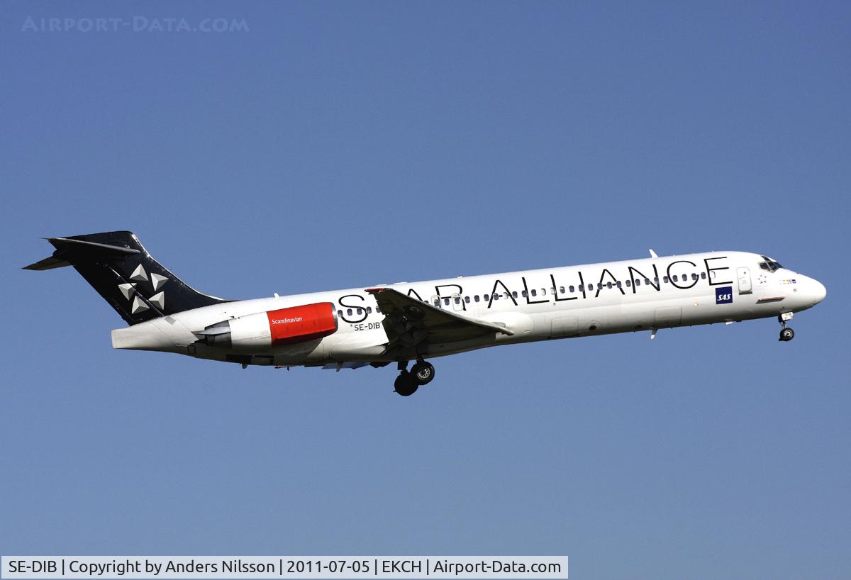 SE-DIB, 1988 McDonnell Douglas MD-87 (DC-9-87) C/N 49605, On final approach for 22L.