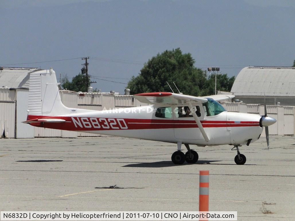 N6832D, 1959 Cessna 175 Skylark C/N 55751, Taxiing back after just landing