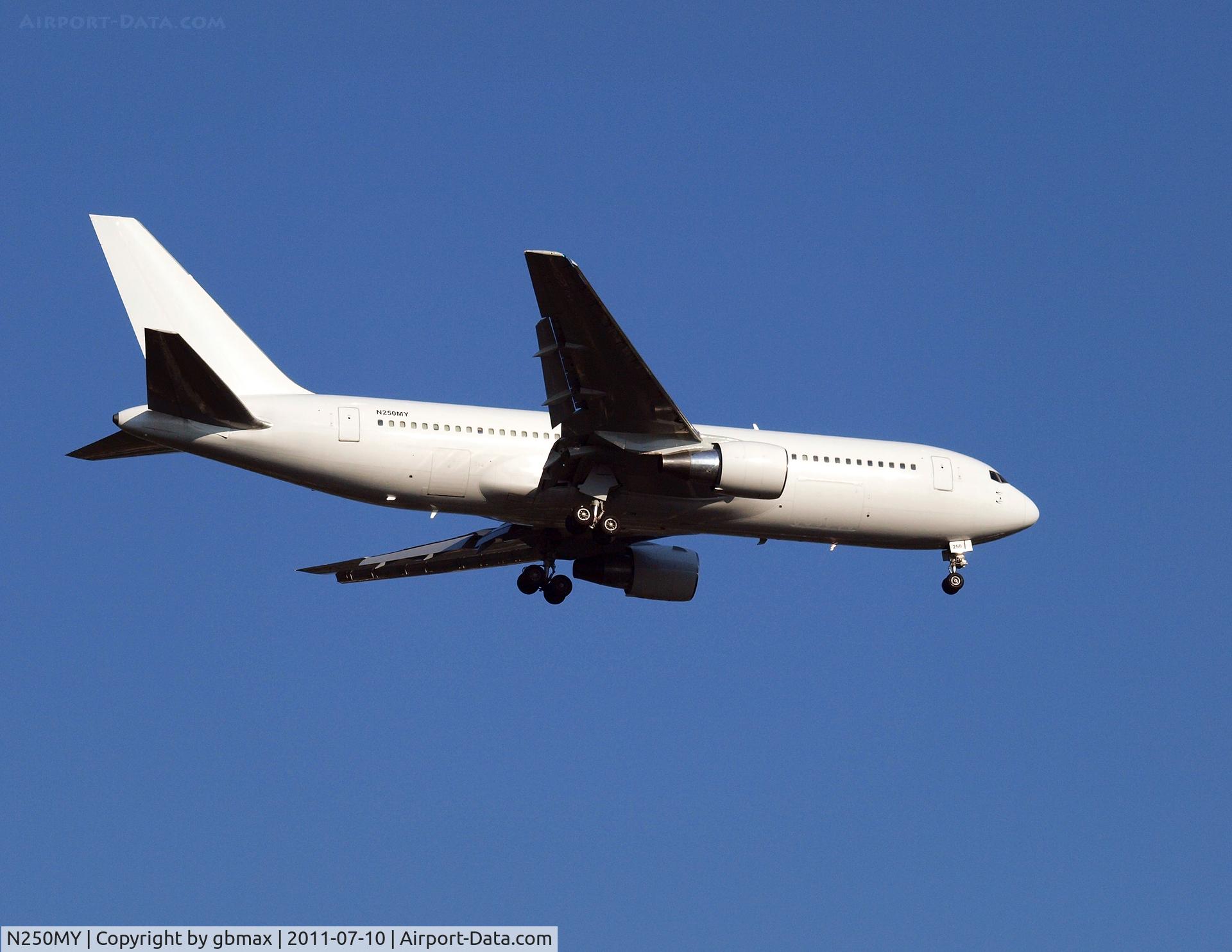 N250MY, 1985 Boeing 767-238 C/N 23306, Going to a landing at JFK