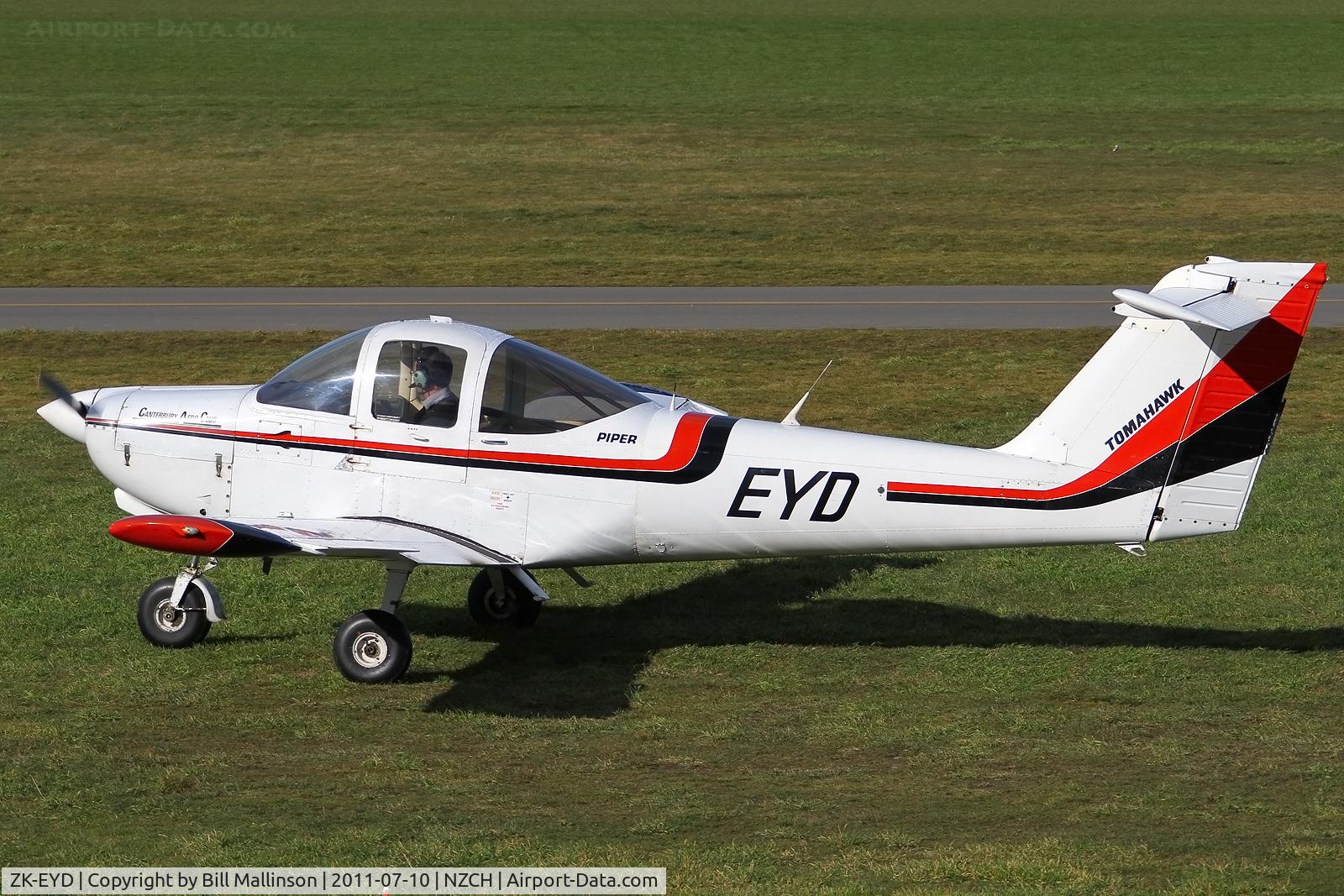 ZK-EYD, Piper PA-38-112 Tomahawk C/N 38-79A0309, away onto Grass 02