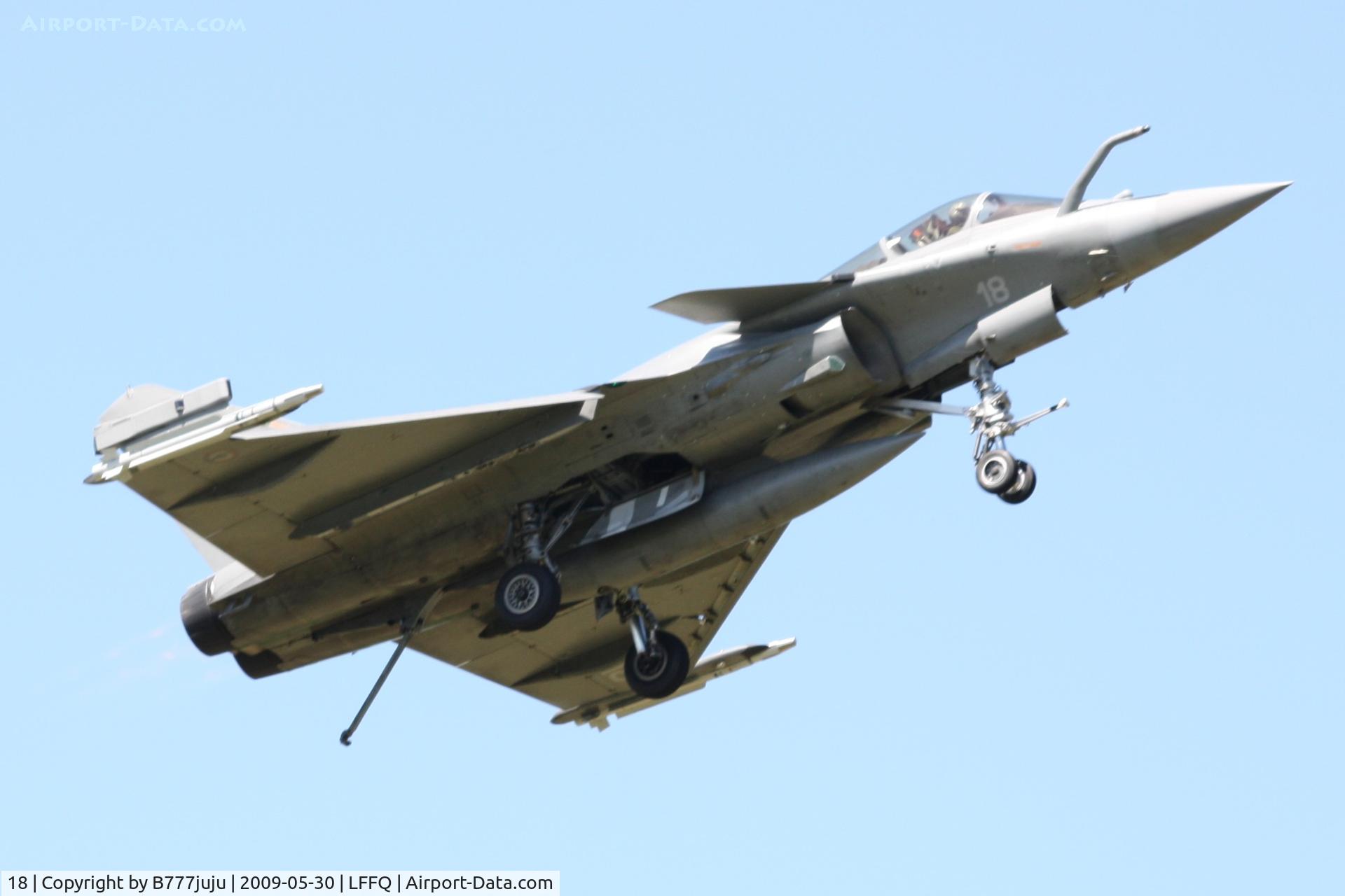 18, Dassault Rafale M C/N 18, on display at La Férté Alais 2009