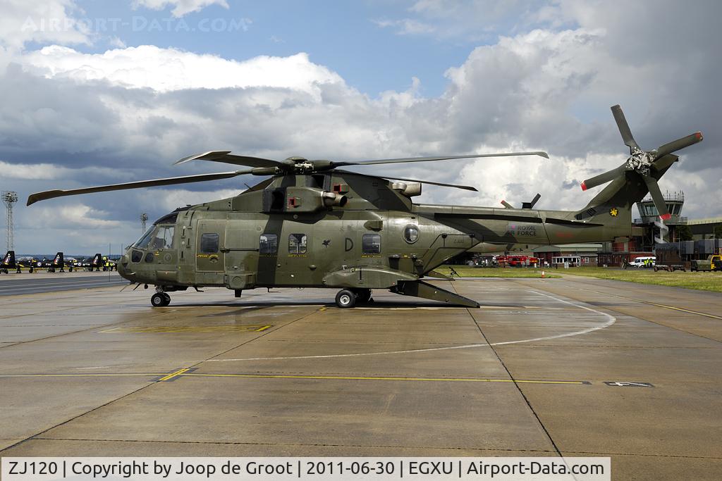 ZJ120, AgustaWestland EH-101 Merlin HC.4 C/N 50083/RAF04, 28 Squadron Merling during a fuel stop at Linton on Ouse. 1413 Flight badge on the fuselage.