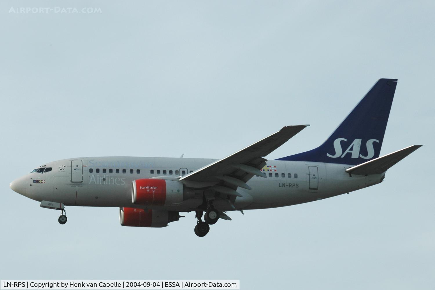 LN-RPS, 1998 Boeing 737-683 C/N 28298, SAS Boeing 737-600 about to land at Stockholm Arlanda airport, Sweden.