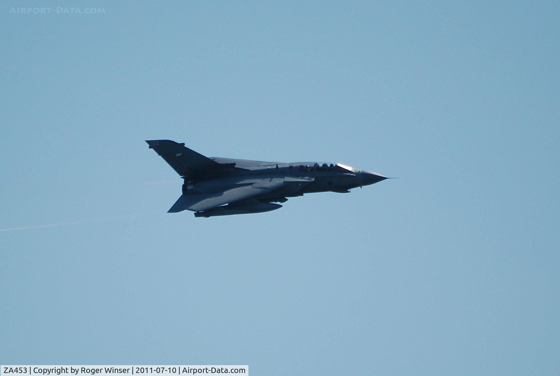 ZA453, 1983 Panavia Tornado GR.4 C/N BS083/249/3119, Off airport. 15(R) Squadron RAF Tornado GR.4 coded 022 displaying at the Wales National Airshow, Swansea Bay, Wales, UK.