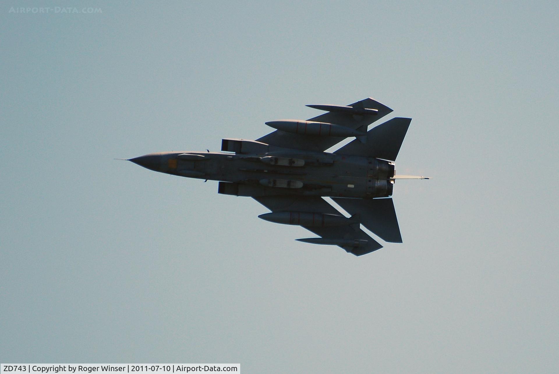 ZD743, 1984 Panavia Tornado GR.4 C/N 366/BT042/3169, Off airport. 15(R) Squadron RAF Tornado GR.4T coded 091 displaying at the Wales National Airshow, Swansea Bay, Wales, UK.