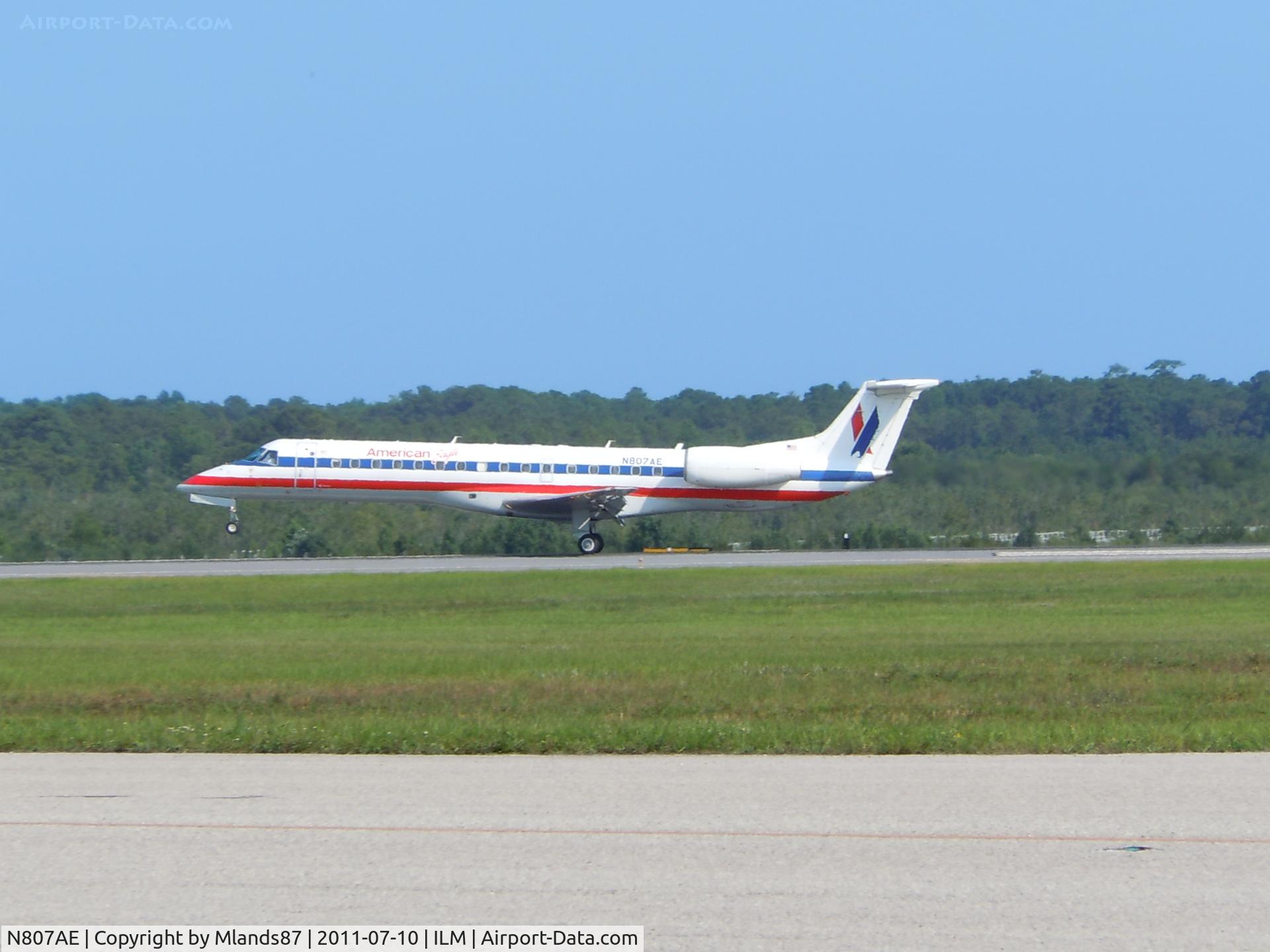 N807AE, 2001 Embraer ERJ-140LR (EMB-135KL) C/N 145506, Touchdown