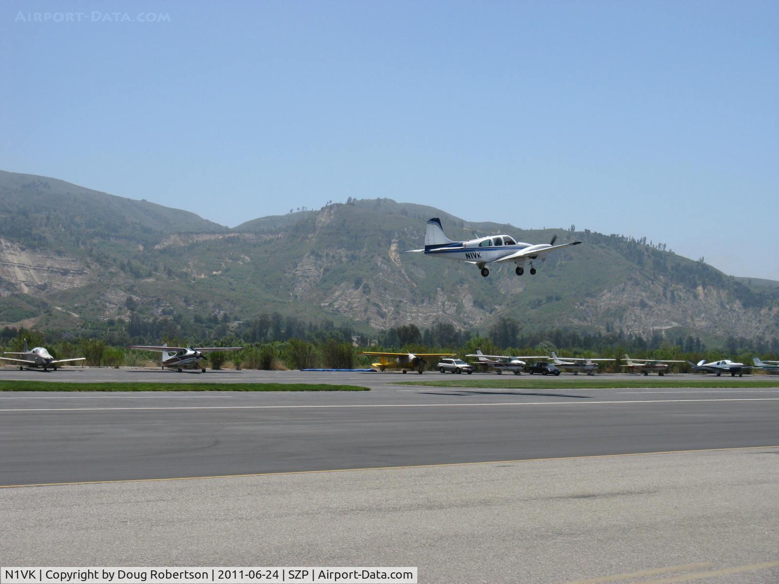 N1VK, 1960 Beech B95 Travel Air C/N TD-403, 1960 Beech B95 TRAVEL AIR, two Lycoming O&VO-360s 180 Hp each, takeoff climb Rwy 22