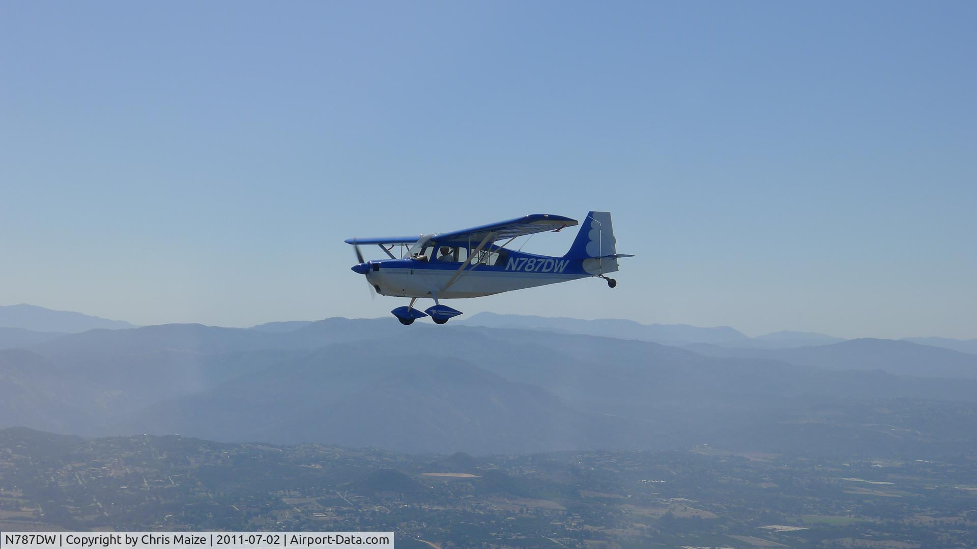 N787DW, 2000 American Champion 7GCAA Citabria C/N 445-2000, N787DW in flight