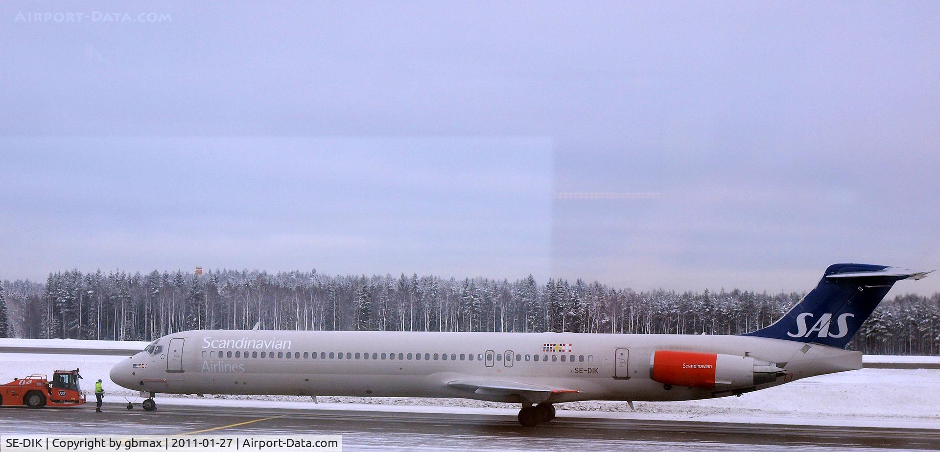 SE-DIK, 1988 McDonnell Douglas MD-82 (DC-9-82) C/N 49728, @ Helsinki Airport