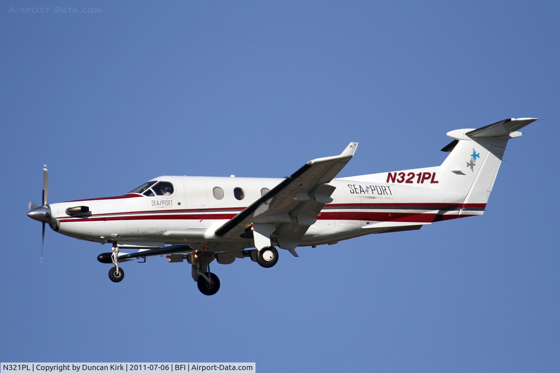 N321PL, 2000 Pilatus PC-12/45 C/N 321, This SeaPort PC-12 wears the hybrid scheme of a former owner.